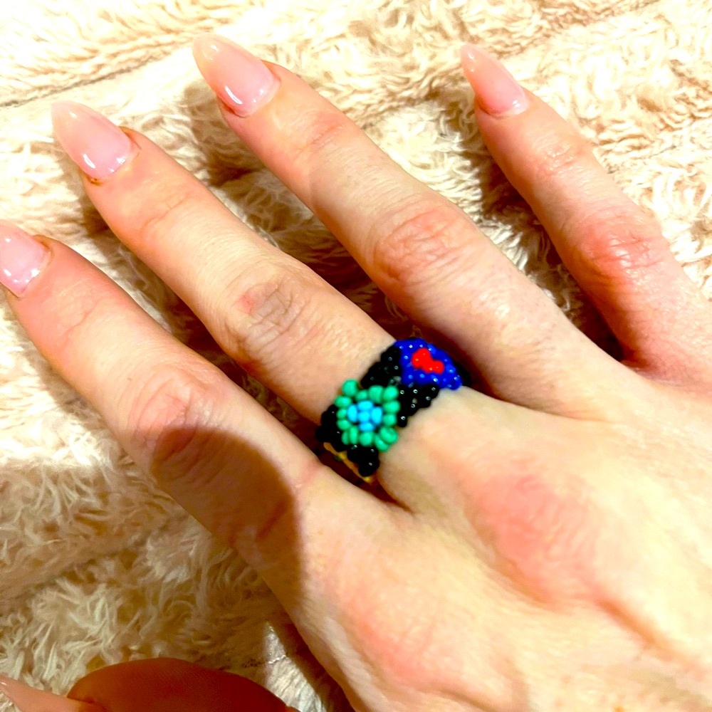 FLORAL BEADED STRETCHY BOUTQIW RING